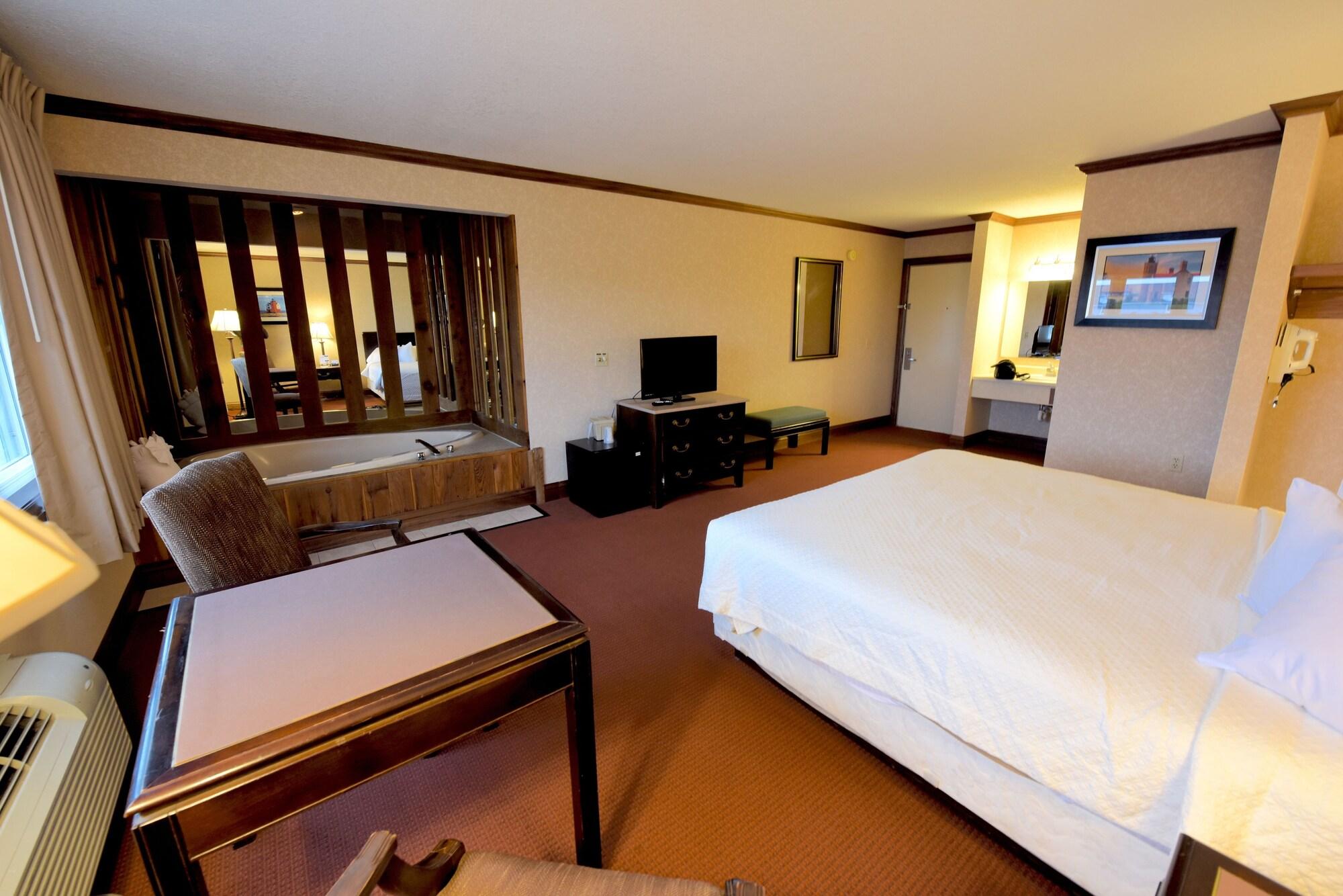 Days Inn By Wyndham Mackinaw City - Lakeview Экстерьер фото