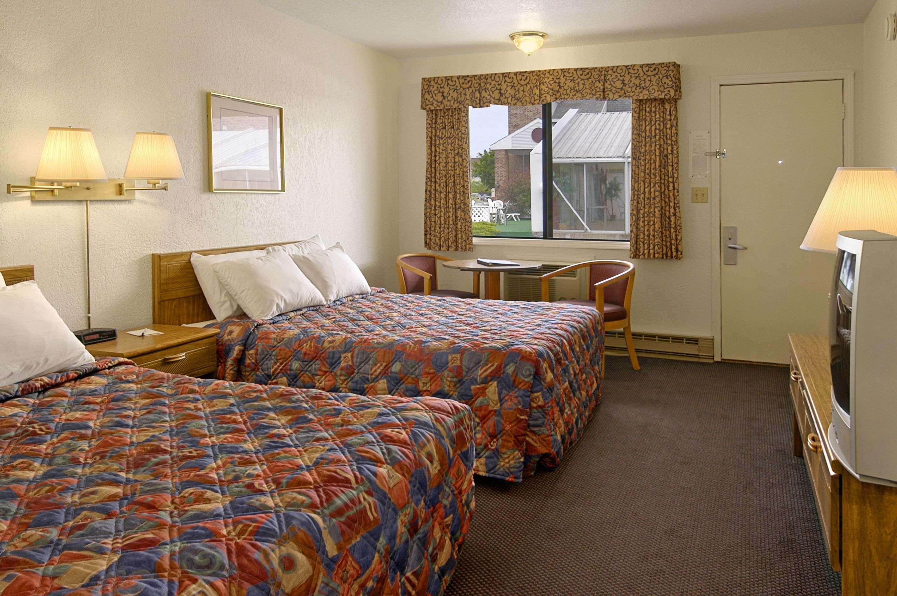 Days Inn By Wyndham Mackinaw City - Lakeview Экстерьер фото