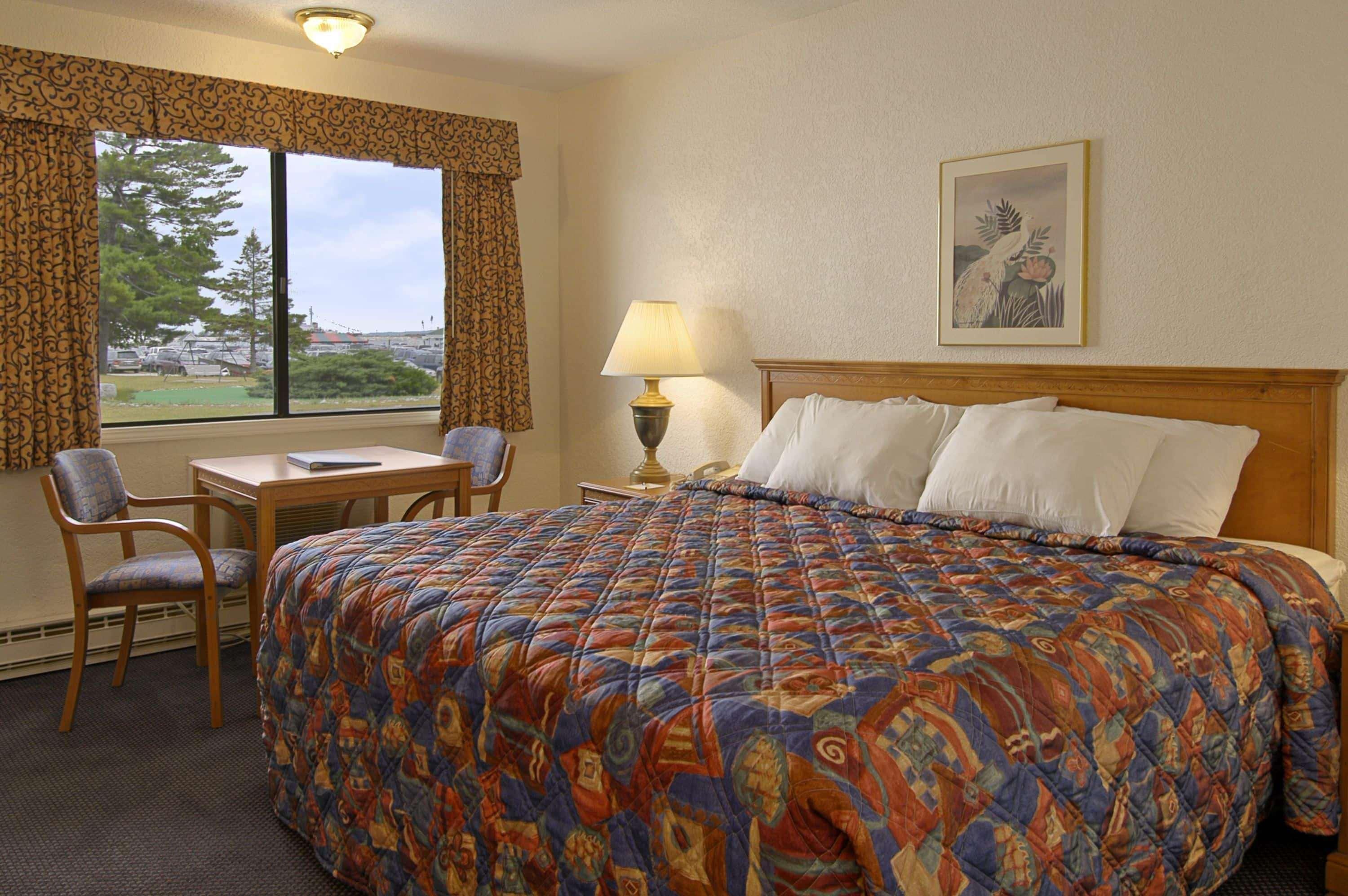 Days Inn By Wyndham Mackinaw City - Lakeview Экстерьер фото