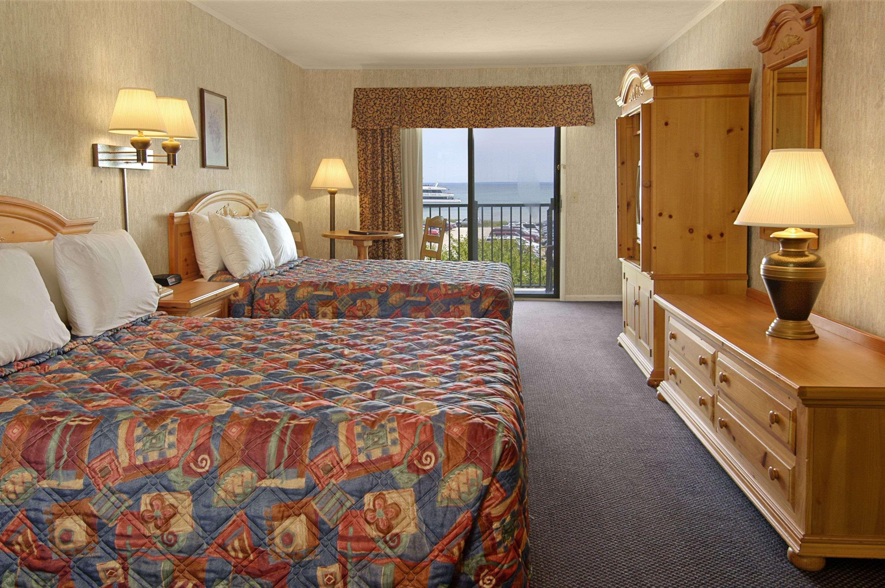 Days Inn By Wyndham Mackinaw City - Lakeview Экстерьер фото