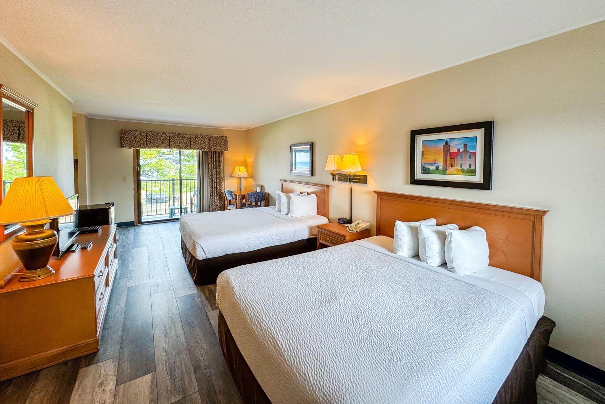Days Inn By Wyndham Mackinaw City - Lakeview Экстерьер фото
