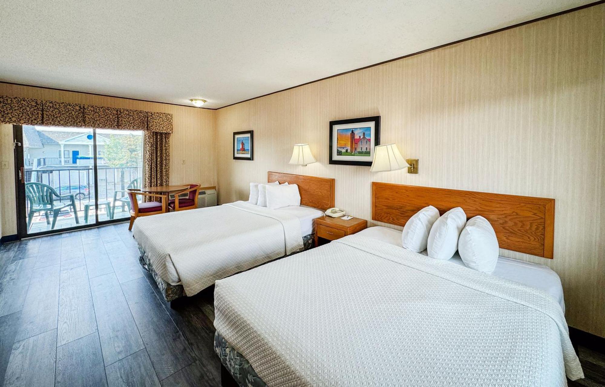 Days Inn By Wyndham Mackinaw City - Lakeview Экстерьер фото