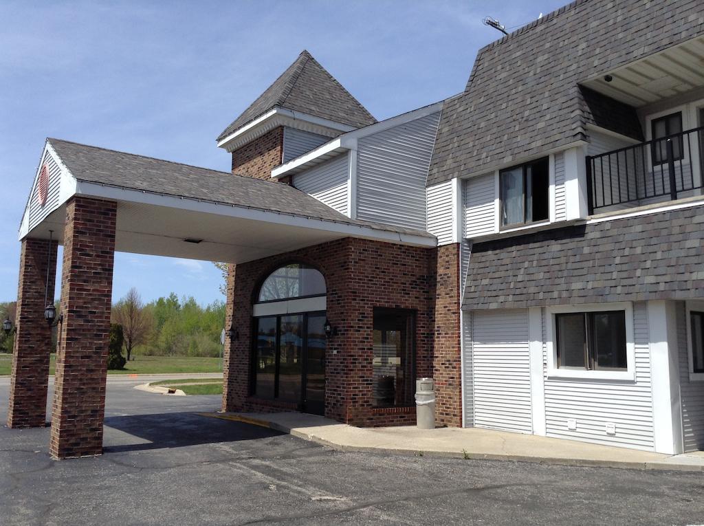 Days Inn By Wyndham Mackinaw City - Lakeview Экстерьер фото