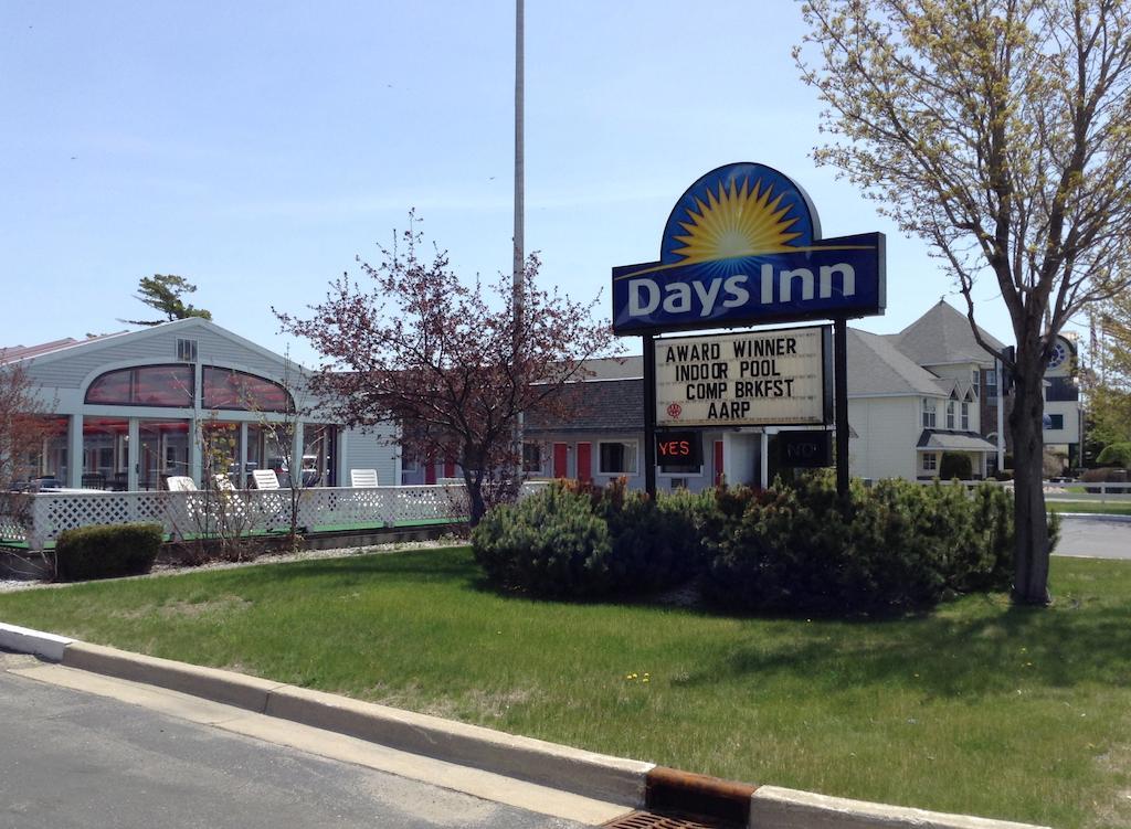 Days Inn By Wyndham Mackinaw City - Lakeview Экстерьер фото