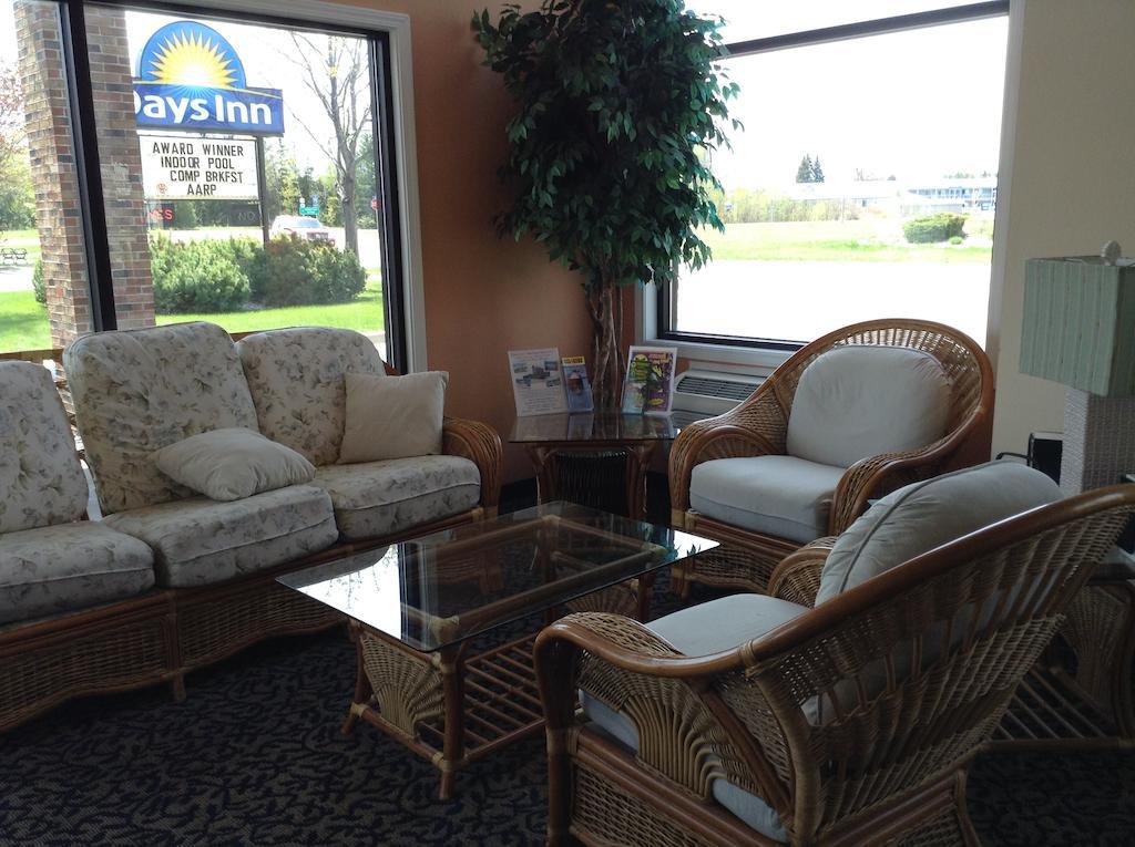Days Inn By Wyndham Mackinaw City - Lakeview Экстерьер фото
